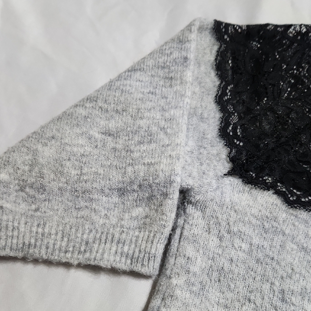 Chic Off-the-Shoulder Gray Sweater with Black Lace - Picture 4 of 8